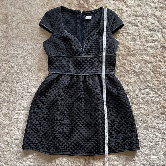 Red Valentino Quilted Short-Sleeve Sweetheart Dress, Black Size 46 - Picture 5 of 11
